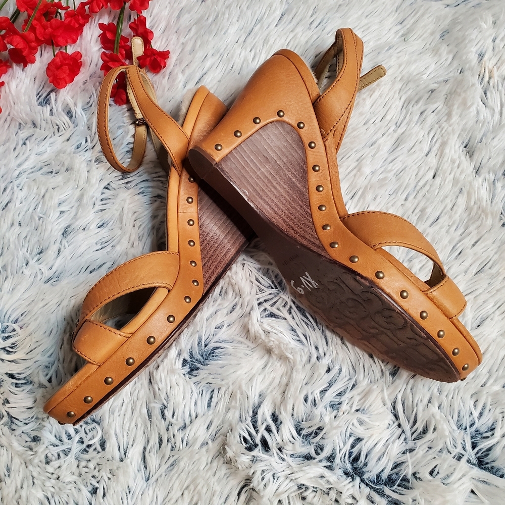 UGG Wedges - Picture 2 of 14